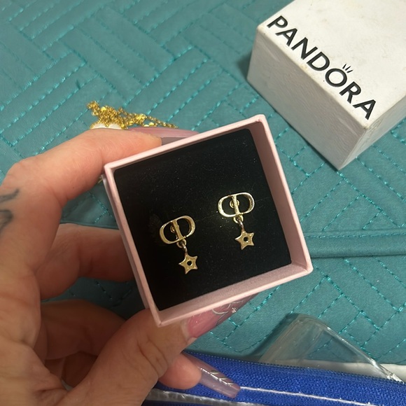 CD fashionista stud Dior earring with stars ⭐️ - Picture 3 of 3